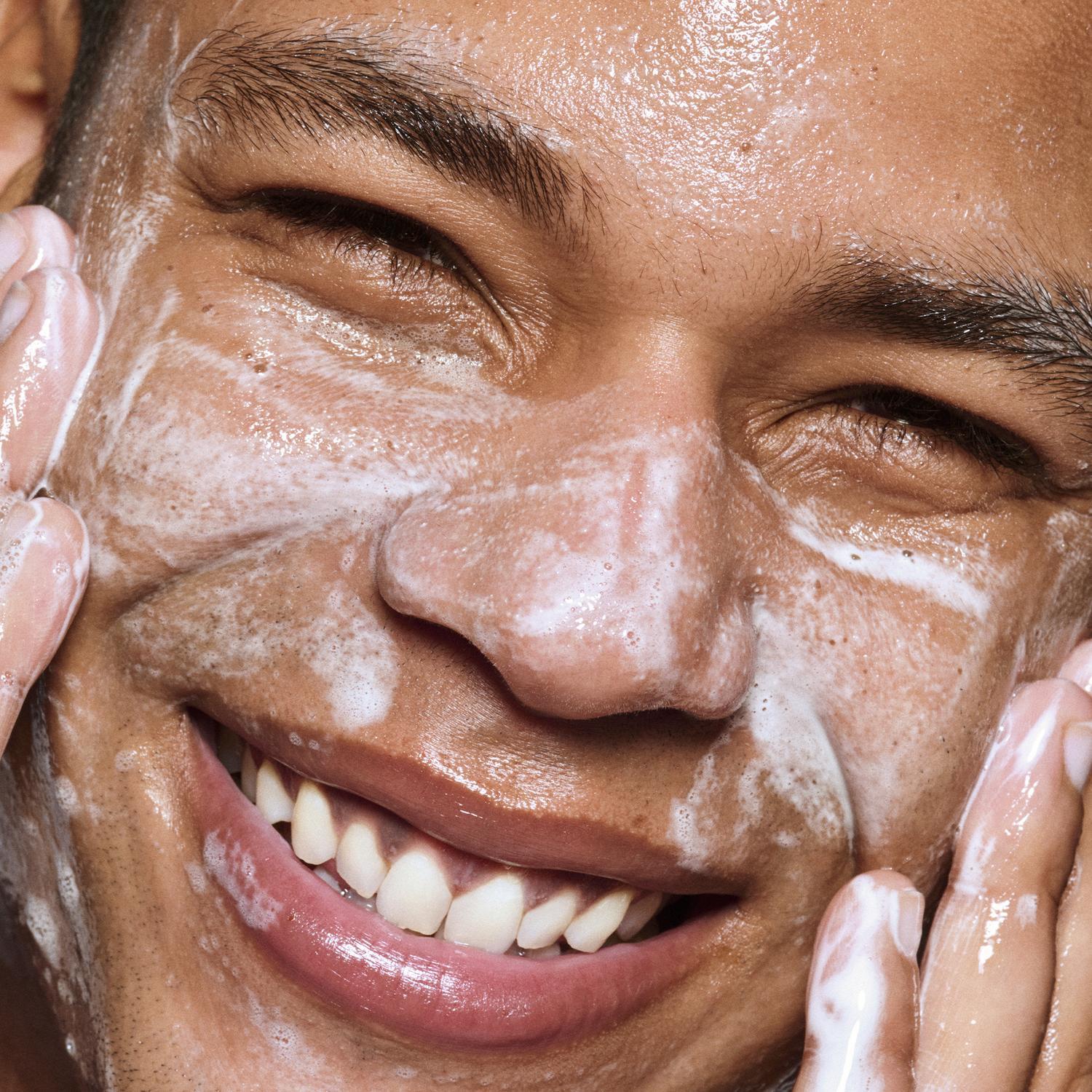 E.L.F. SKIN HOLY HYDRATION! CLEAN FREAK DAILY CLEANSER (LIMPIADOR FACIAL HIDRATANTE)